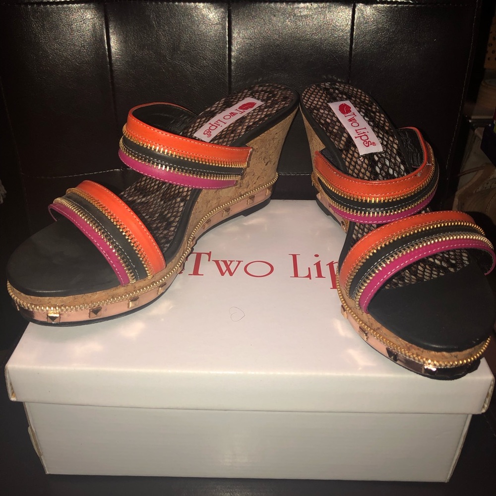 Two Lips Wedges